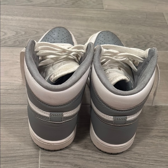 Nike Jordan Men’s Gray and White High-Top Sneakers Size 7 - Picture 3 of 7